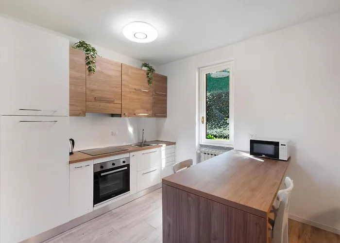 Ghome And Home Lake View Apartment *