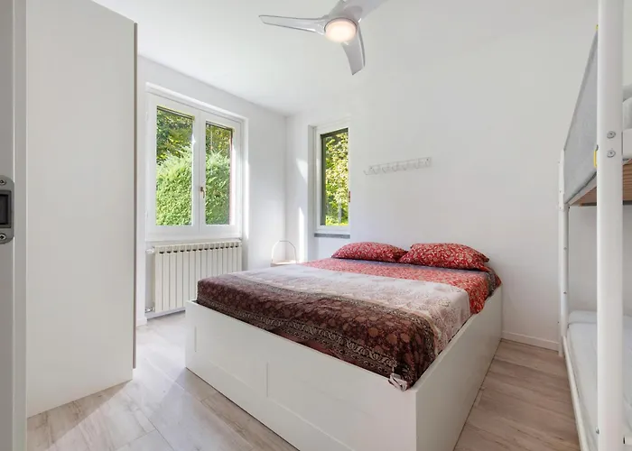 Ghome And Home Lake View Apartment *