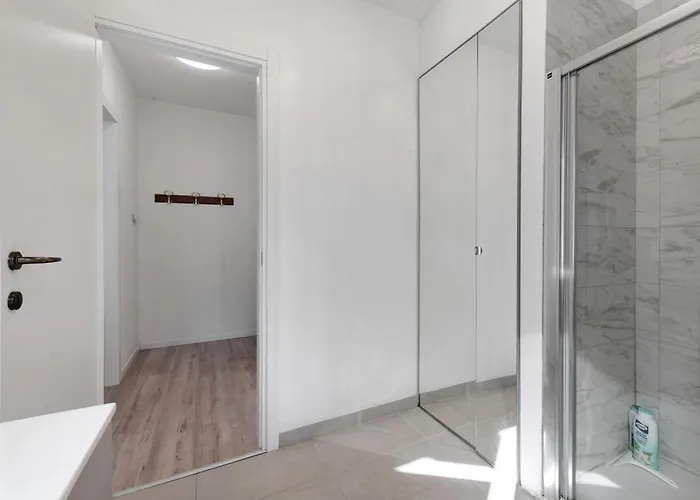 Ghome And Home Lake View Apartment * Civenna